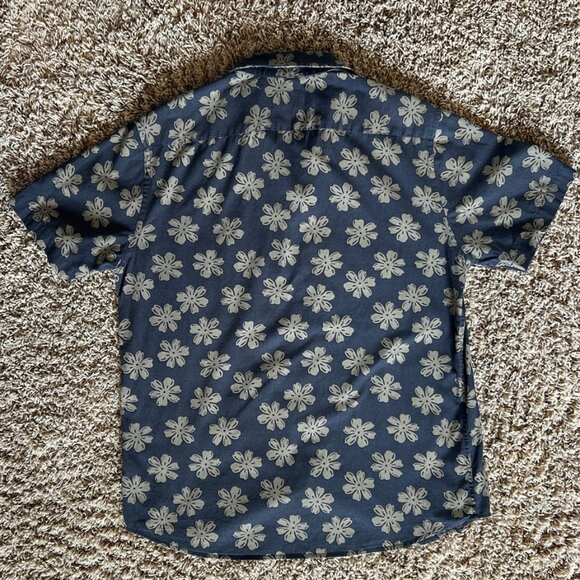 UNTUCKit Blue Floral Casual Button Down Shirt - Picture 7 of 10